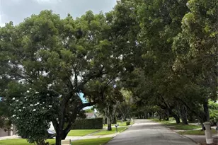 2109 Pinehurst Dr, West Palm Beach, FL 33407 - Photo 14