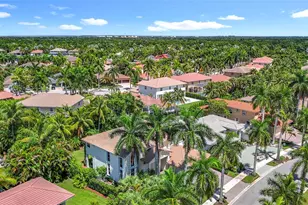 1673 Victoria Pointe Cir, Weston, FL 33327 - Photo 8