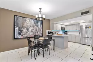 29 Laredo Pl, Davie, FL 33324 - Photo 6