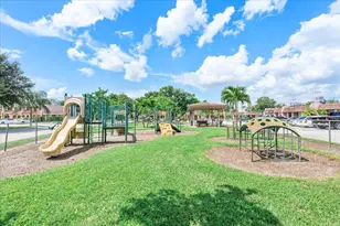 29 Laredo Pl, Davie, FL 33324 - Photo 26