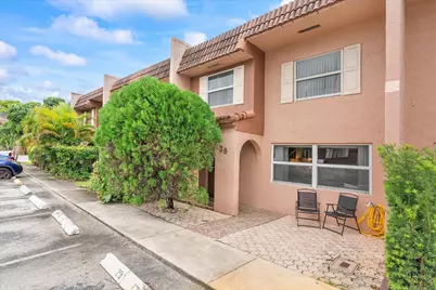 29 Laredo Place #29, Davie, FL 33324 - Photo 2