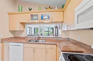 8486 Heather Pl, Boynton Beach, FL 33472 - Photo 12