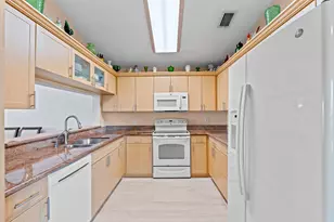 8486 Heather Pl, Boynton Beach, FL 33472 - Photo 6