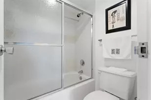 3675 N Country Club Dr, Aventura, FL 33180 - Photo 14