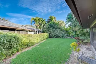 5051 Pine Dr, Boynton Beach, FL 33437 - Photo 32