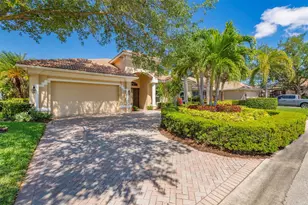 9005 One Putt Pl, Port Saint Lucie, FL 34986 - Photo 2