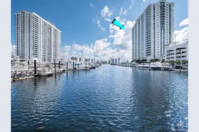17111 Biscayne Boulevard #2105 + 1 BOAT SLIP 100 ft, North Miami Beach, FL 33160 - Photo 2