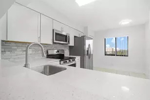 2200 S Cypress Bend Dr, Pompano Beach, FL 33069 - Photo 8