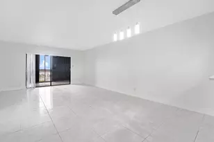 2200 S Cypress Bend Dr, Pompano Beach, FL 33069 - Photo 18