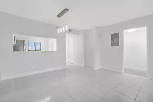 2200 S Cypress Bend Dr, Pompano Beach, FL 33069 - Photo 20