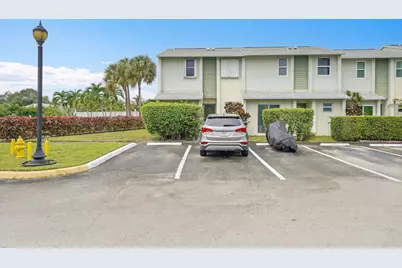 809 Crystal Lake Drive #809, Pompano Beach, FL 33064 - Photo 4