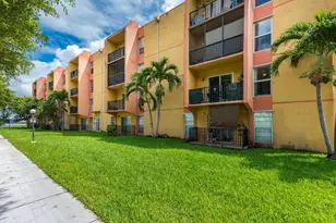 4805 NW 7th St, Miami, FL 33126 - Photo 28