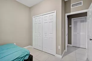 10012 NW 7th St, Miami, FL 33172 - Photo 18