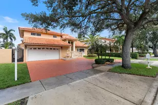 8235 NW 164th St, Hialeah, FL 33016 - Photo 2