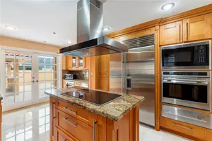 8235 NW 164th St, Hialeah, FL 33016 - Photo 32