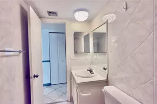 9340 Lagoon Pl, Davie, FL 33324 - Photo 18