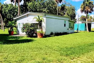 1048 Arvin Ln, Moore Haven, FL 33471 - Photo 2