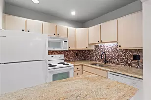 140 Cypress Club Dr, Pompano Beach, FL 33060 - Photo 8