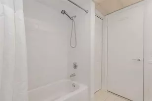 100 Lakeview Dr, Weston, FL 33326 - Photo 20