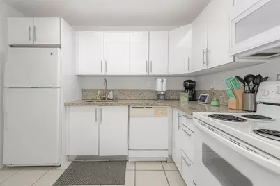 100 Lakeview Drive #206, Weston, FL 33326 - Photo 12