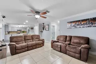 18811 NW 80th Ave, Hialeah, FL 33015 - Photo 32