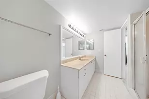 2202 S Cypress Bend Dr, Pompano Beach, FL 33069 - Photo 14