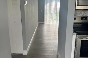 9460 Fontainebleau Blvd, Miami, FL 33172 - Photo 2