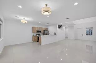 737 SE 1st Ct, Pompano Beach, FL 33060 - Photo 2