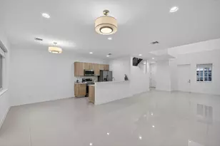 737 SE 1st Ct, Pompano Beach, FL 33060 - Photo 2