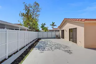 2614 W 65th St, Hialeah, FL 33016 - Photo 34