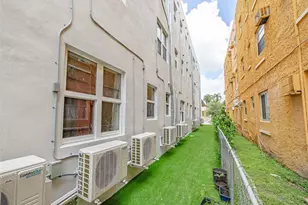 1051 NW 2nd St, Miami, FL 33128 - Photo 4