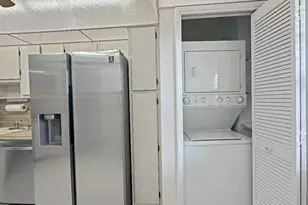 535 Oaks Dr, Pompano Beach, FL 33069 - Photo 8