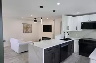 319 Preston H, Boca Raton, FL 33434 - Photo 2