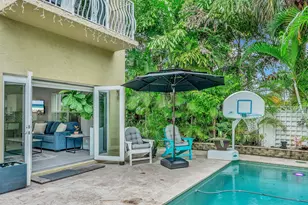 1251 NE 32nd St, Oakland Park, FL 33334 - Photo 14