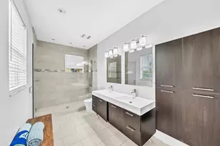 1251 NE 32nd St, Oakland Park, FL 33334 - Photo 48