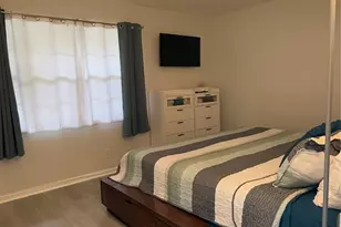 12850 SW 4th Ct, Pembroke Pines, FL 33027 - Photo 4