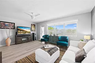 318 Oakridge R, Deerfield Beach, FL 33442 - Photo 2