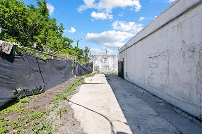 709 NW 8th Avenue, Fort Lauderdale, FL 33311 - Photo 24