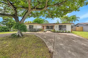 900 SE 13th Ct, Deerfield Beach, FL 33441 - Photo 2