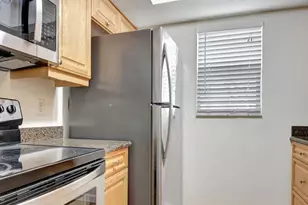 640 NE 6th Ct, Boynton Beach, FL 33435 - Photo 6