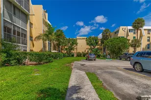 942 NE 199th St, Miami, FL 33179 - Photo 30