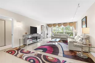 3800 Oaks Clubhouse Dr, Pompano Beach, FL 33069 - Photo 2