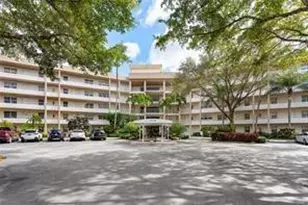 3800 Oaks Clubhouse Dr, Pompano Beach, FL 33069 - Photo 1