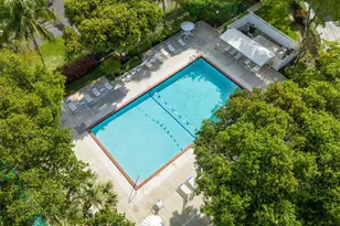 3800 Oaks Clubhouse Dr, Pompano Beach, FL 33069 - Photo 4