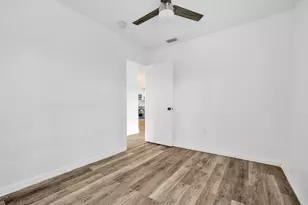 21357 NW 39th Ave, Opa Locka, FL 33055 - Photo 16