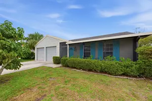 5067 Canal Cir E, Lake Worth, FL 33467 - Photo 2