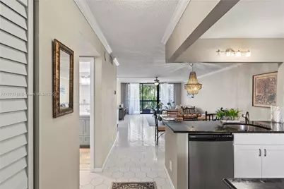 4800 Bayview Drive #402, Fort Lauderdale, FL 33308 - Photo 4