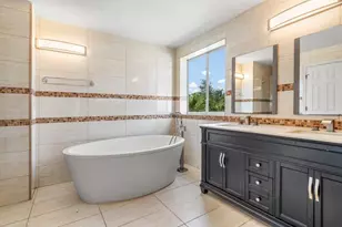 1325 Camellia Cir, Weston, FL 33326 - Photo 22