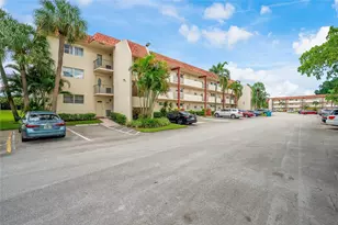 9411 N Hollybrook Lake Dr, Pembroke Pines, FL 33025 - Photo 24