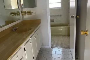 1005 Country Club Dr, Margate, FL 33063 - Photo 4